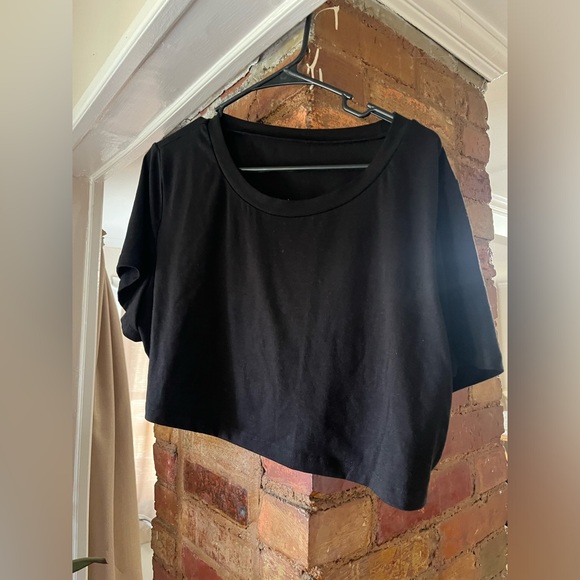 🍀3x Black Crop Top🍀 - Picture 2 of 3